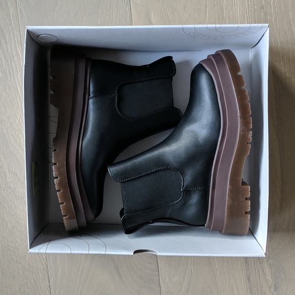 Urban Outfitters Black Ankle Boots - Picture 7 of 11